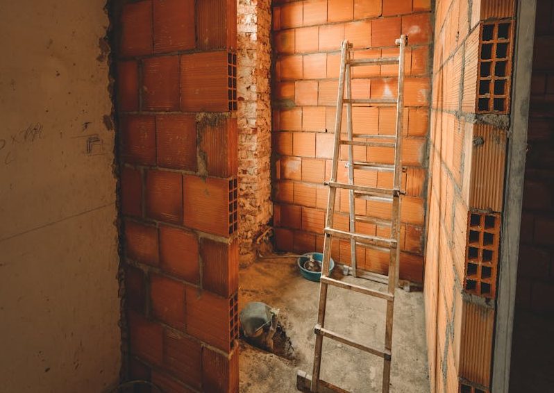 Murowanie na piankę – jak skutecznie budować ściany?