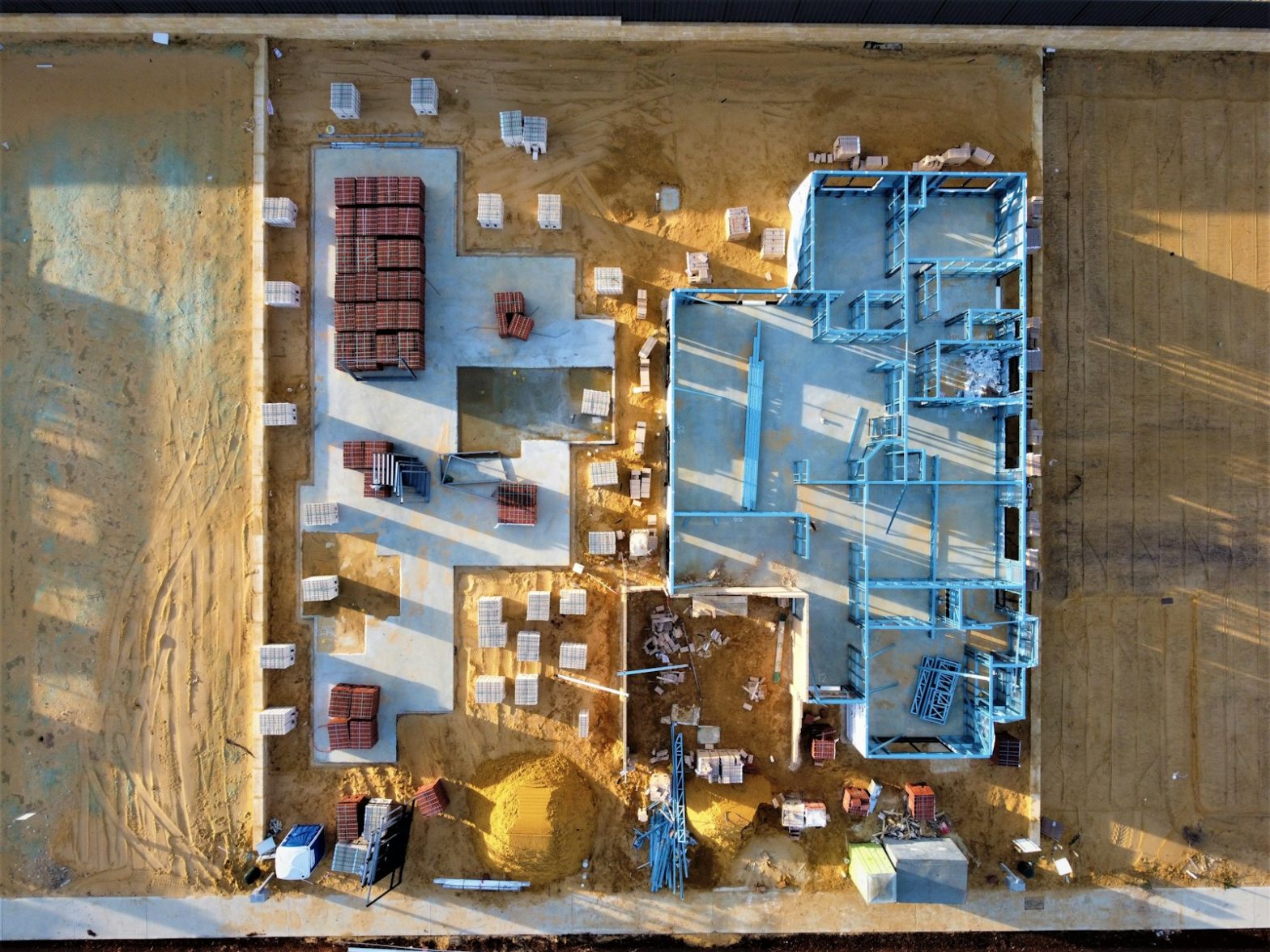 Po jakim czasie można murować na fundamencie? Praktyczne porady